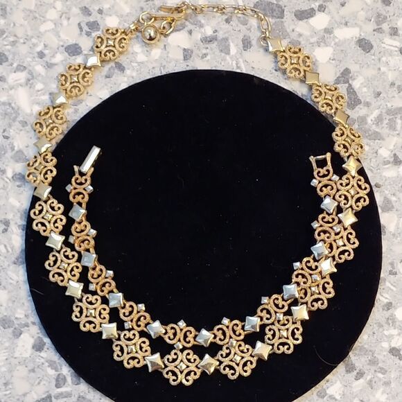 VTG Avon Art Deco Gold Necklace & Bracelet Set - Picture 2 of 8